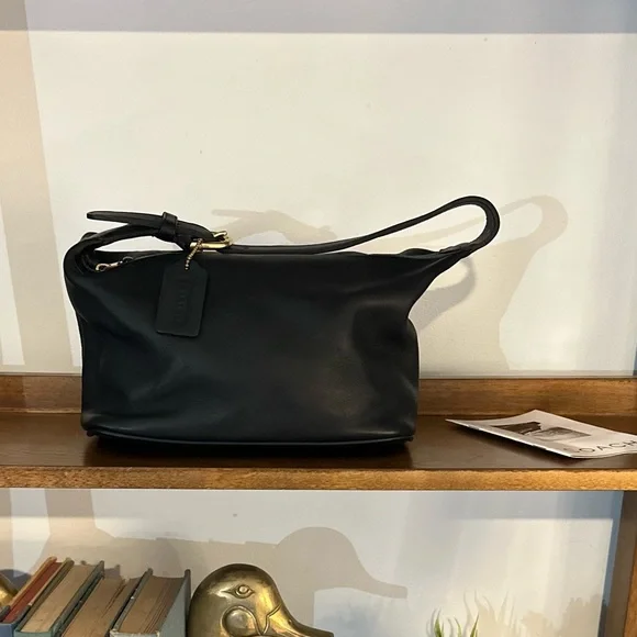 Vintage Coach Black Leather Shoulder Bag